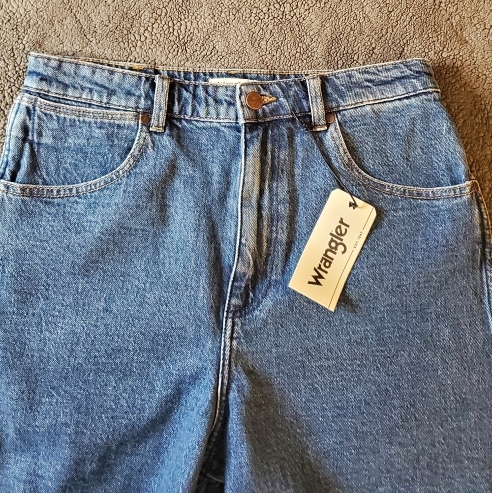 NWT Wrangler Women's Seaside High Rise A-Line Cutoff Shorts - Picture 4 of 14